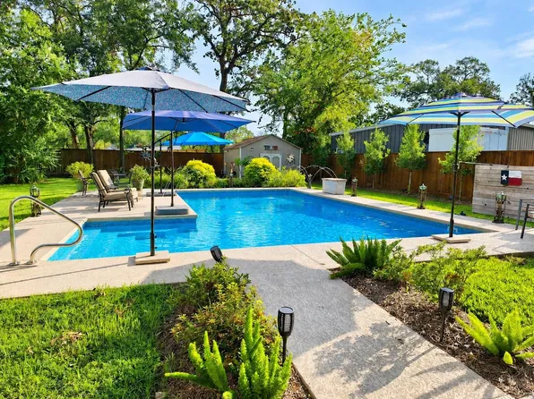 4010 Brookwoods Dr, Houston, TX 77092
