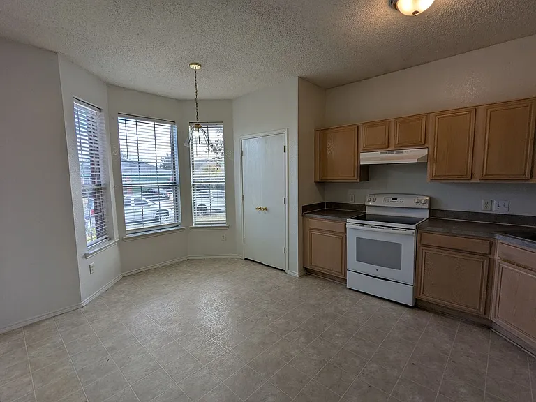 6425 Rainwater Way — Photo 7