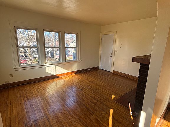 3rd image of 1821 Wychwood St