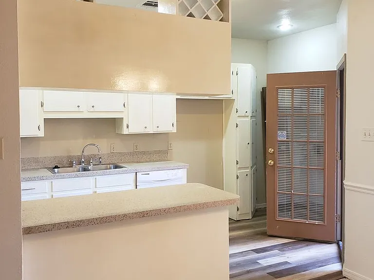 3360 Eastwood Dr — Photo 3