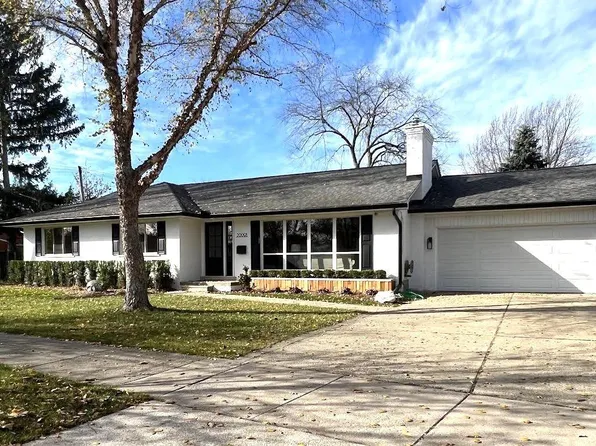 20091 Morningside Dr, Grosse Pointe Woods, MI 48236