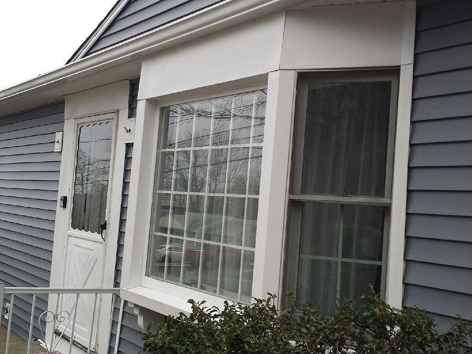 2nd image of 24 Sprucedale Dr