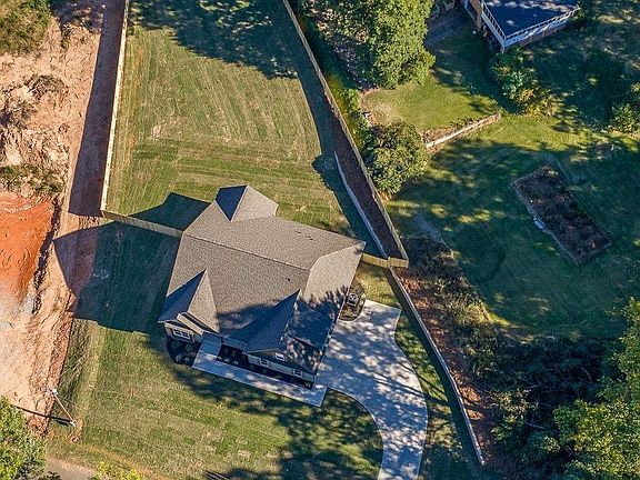 3rd image of 19 Kimberly Dr