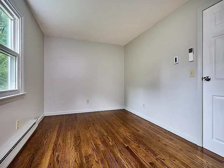 85 Longmeadow Dr — Photo 12