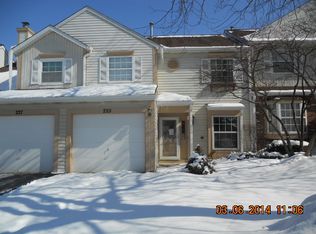225 Ascot Ln, Streamwood, IL