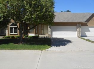 35915 Fierimonte Dr, Clinton Township, MI
