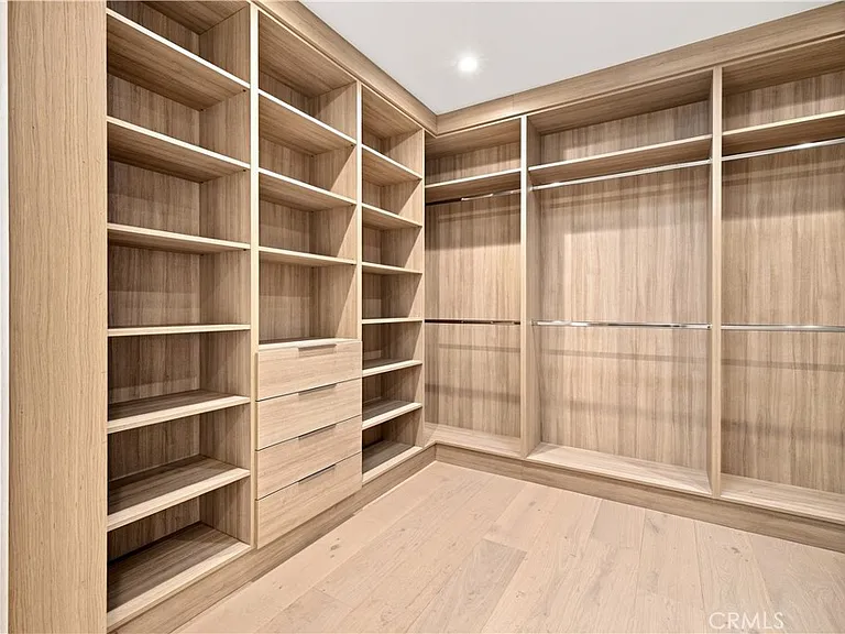 13944 Valleyheart Dr — Photo 22
