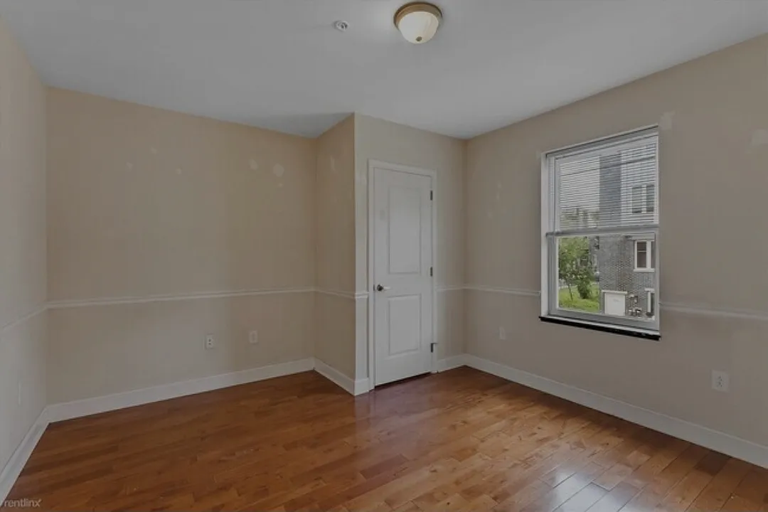 3 bed, $1,750 — Photo 3
