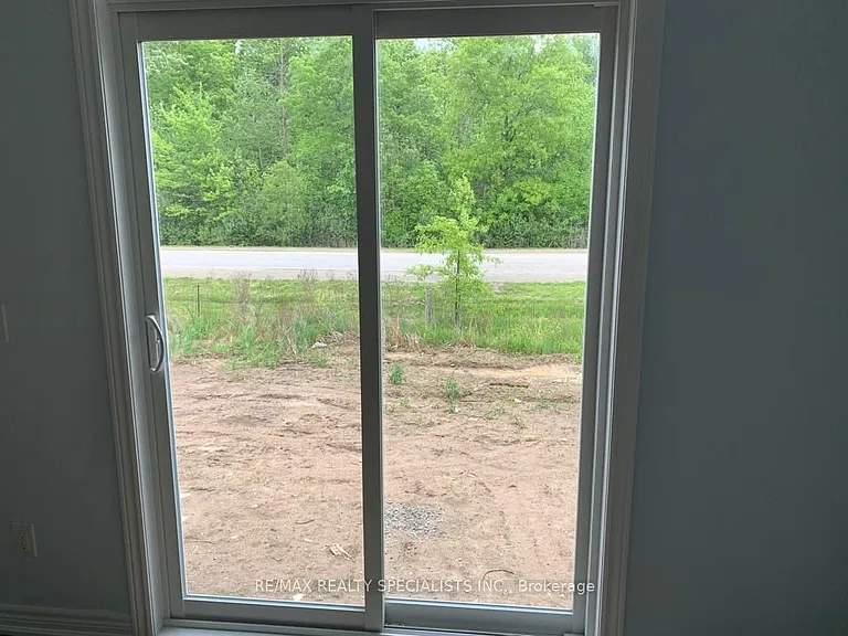14 Damude Ave — Photo 5