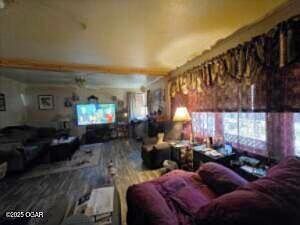 4th image of 312 S Oak Ave