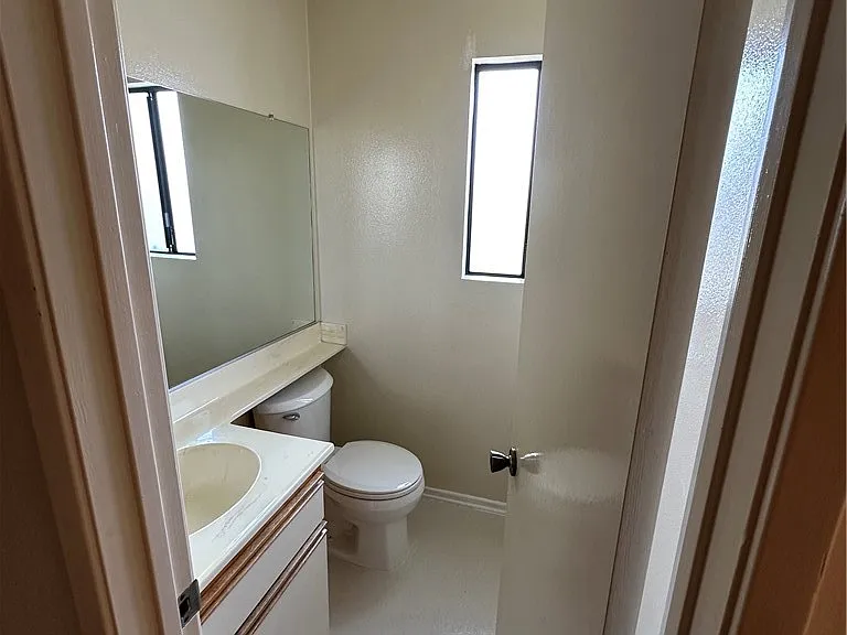 420 Milford St #F — Photo 7