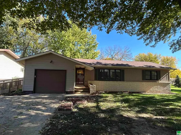 728 S Kiel St, Holstein, IA 51025