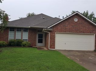 1901 Foxfire Rd, Edmond, OK 73003