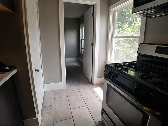 4th image of 648 Broadway Ave NW
