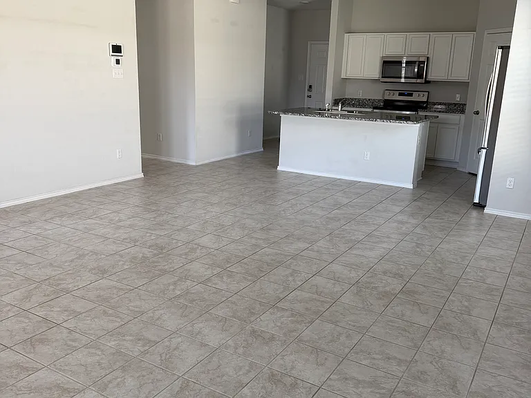 712 Taggart Trl — Photo 6