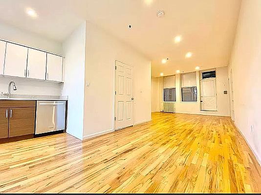 4th image of 114 E 28th St #2E