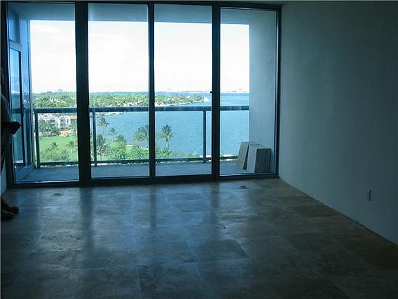 5th image of 601 NE 36th St APT 808