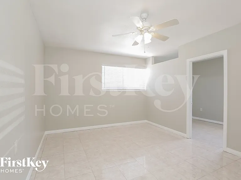 825 Antigua St — Photo 12