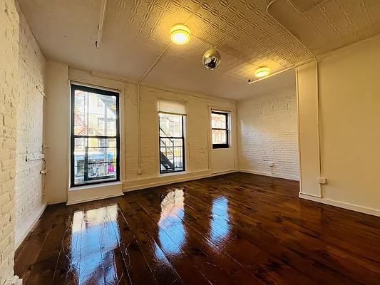 Rented by Building Equity Real Estate LLC | media 33