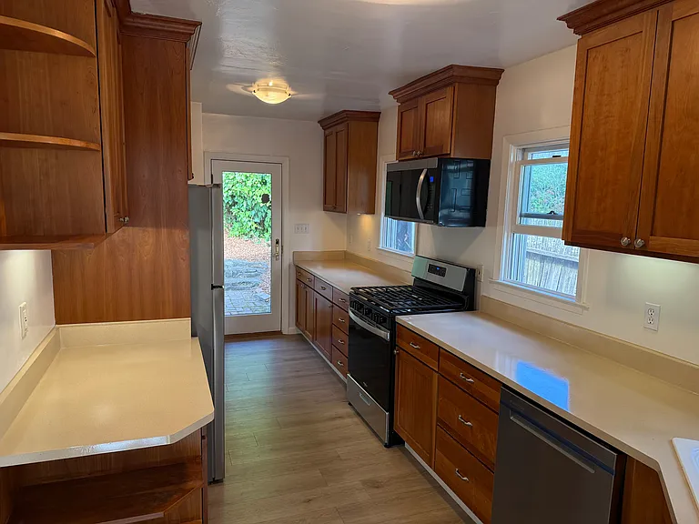 93 Fairlawn Dr — Photo 10