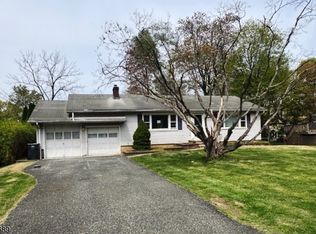 17 Hilltop Cir, Whippany, NJ 07981