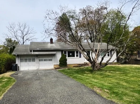 17 Hilltop Cir, Hanover Twp., NJ 07981