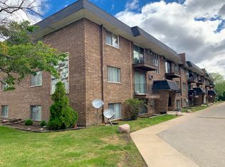 215 S Hale St APT 1A, Addison, IL 60101