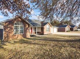 101 Cypress St, Prairie Grove, AR 72753