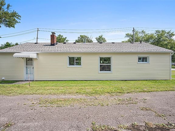 5th image of 572 Stevens Blvd