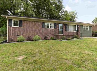 102 Pinewood Dr, Greer, SC 29651