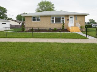 6950 W 83rd St, Burbank, IL 60459