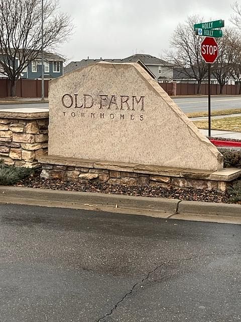 community entry off of Holly Street
