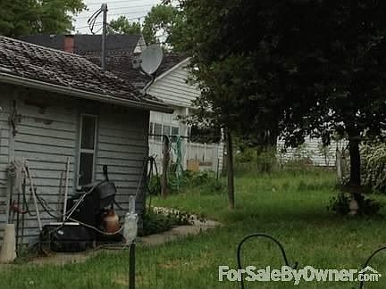 2nd image of 109 W Cherry St