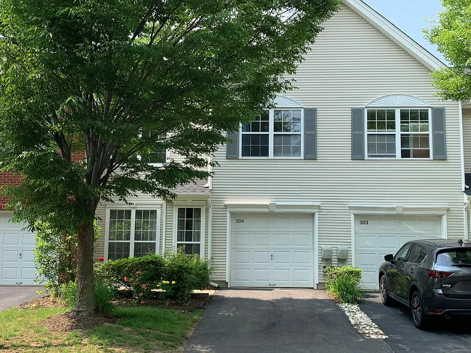 304 Harvest Ln