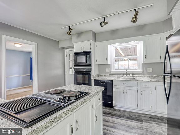 3rd image of 107 Buckingham Dr