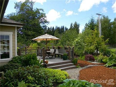 Deck & Side Yard