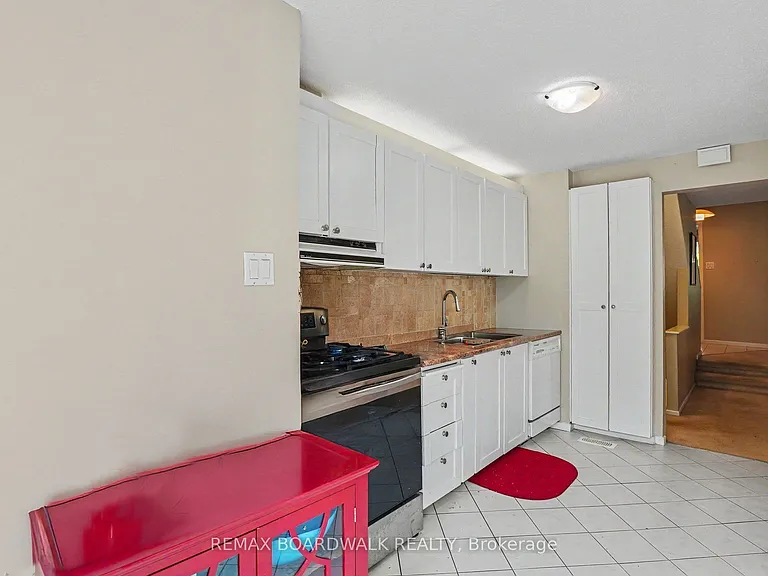 84 Sherway Dr — Photo 13
