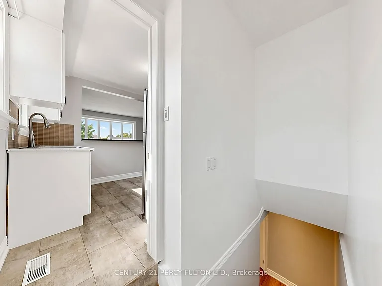 25 Kenwood Cres — Photo 28