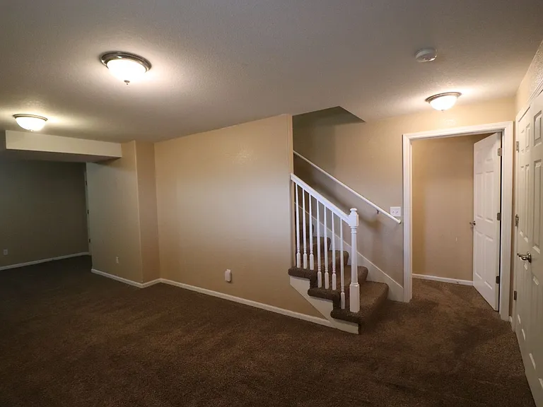 2116 Thompson Dr — Photo 3