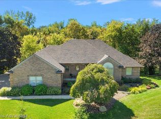 13872 Edenderry Dr, South Lyon, MI