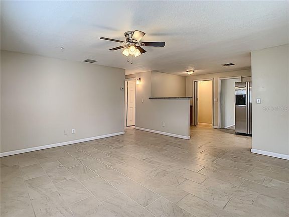 5th image of 903 Hawkins St