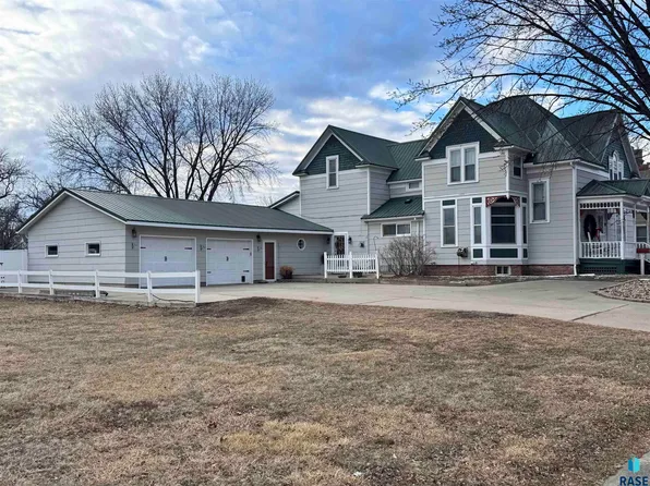 319 N Broadway St, Canton, SD 57013