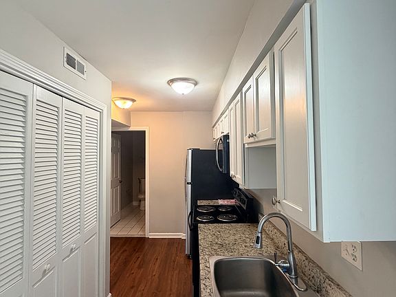 2nd image of 204 Cherry St APT 1