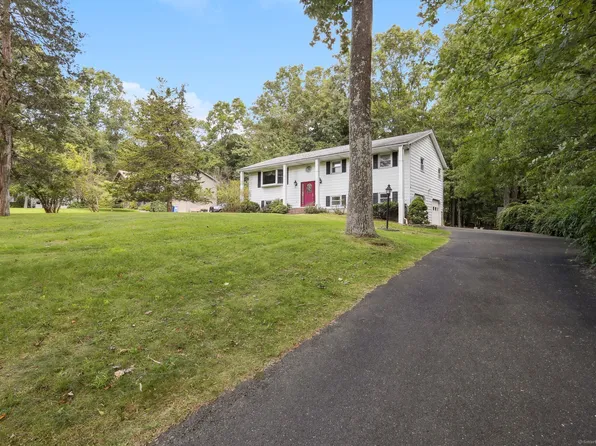 21 Glen Road, New Fairfield, CT 06812