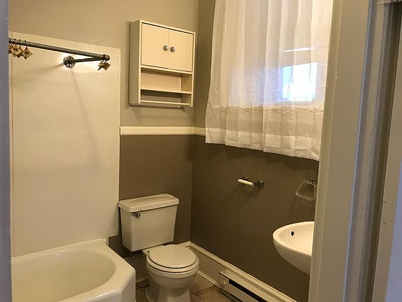 3rd image of 436 W Washington St APT 2