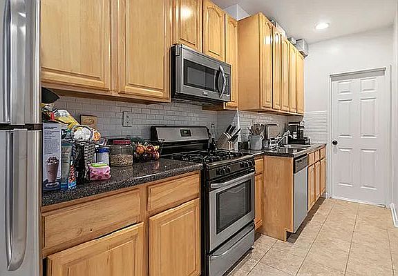 3rd image of 315 W 23rd St #7M