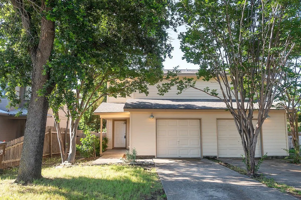 2 bed, 1.5 bath, 1150 sqft, $1,350 — Photo 1