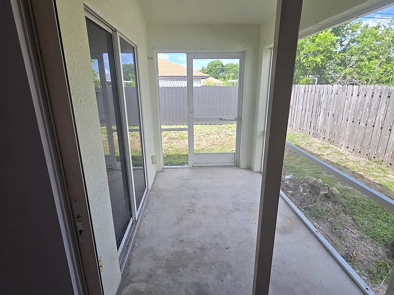 1032 SE 11th St #1 — Photo 11