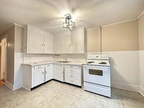 61 Hanson St Photo 1