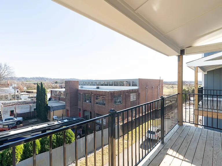 1039 Montague Pl — Photo 37